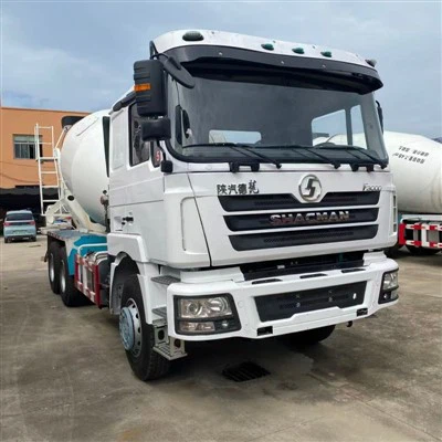 Como verificar o nível de óleo hidráulico em um caminhão betoneira HOWO?