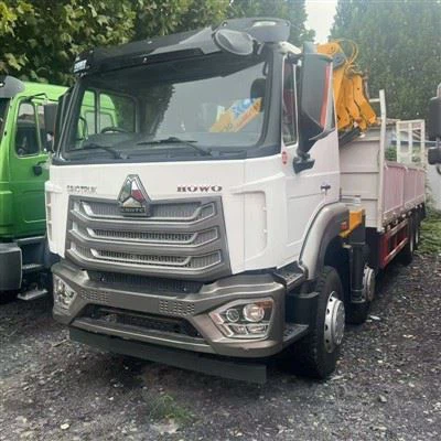 Um guindaste de braço articulado pode ser usado para carregar e descarregar contêineres?